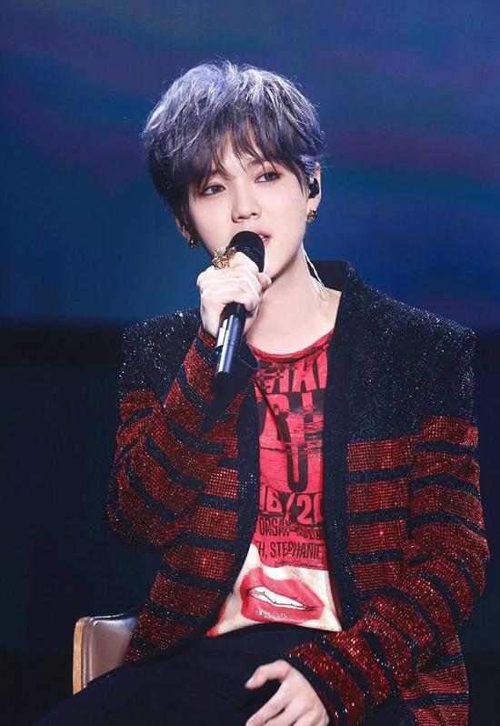 黄晓明、唐嫣、于适同框，演绎娱乐圈的璀璨瞬间