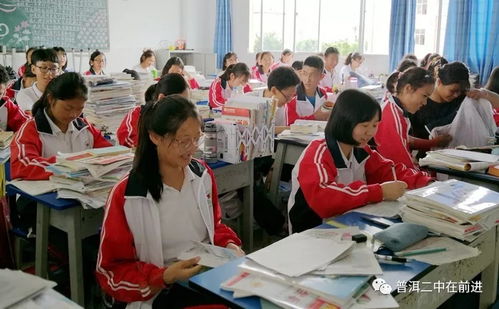 清远地震，学生迅速下楼避险